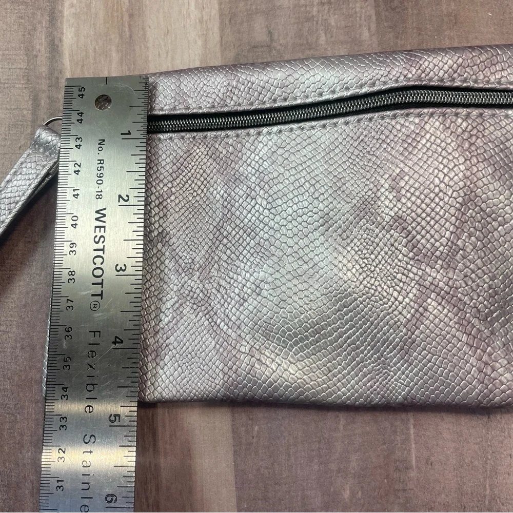 IPSY Glam Bag November 2024 / Silver Metallic snake print makeup wristlet! New